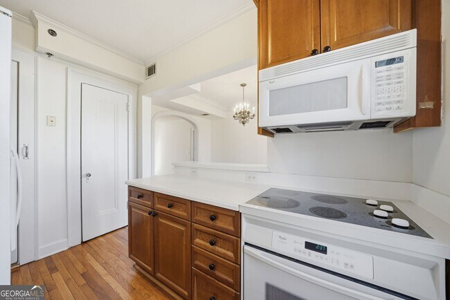 Building Photo - 2814 Peachtree Rd NW