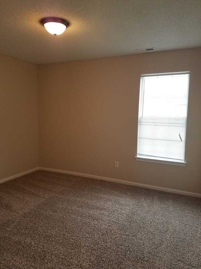 Building Photo - Beautiful 3 Bedroom in Quiet Neighborhood