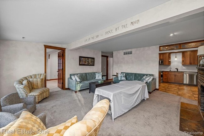 Building Photo - 2739 Lakeridge Ave