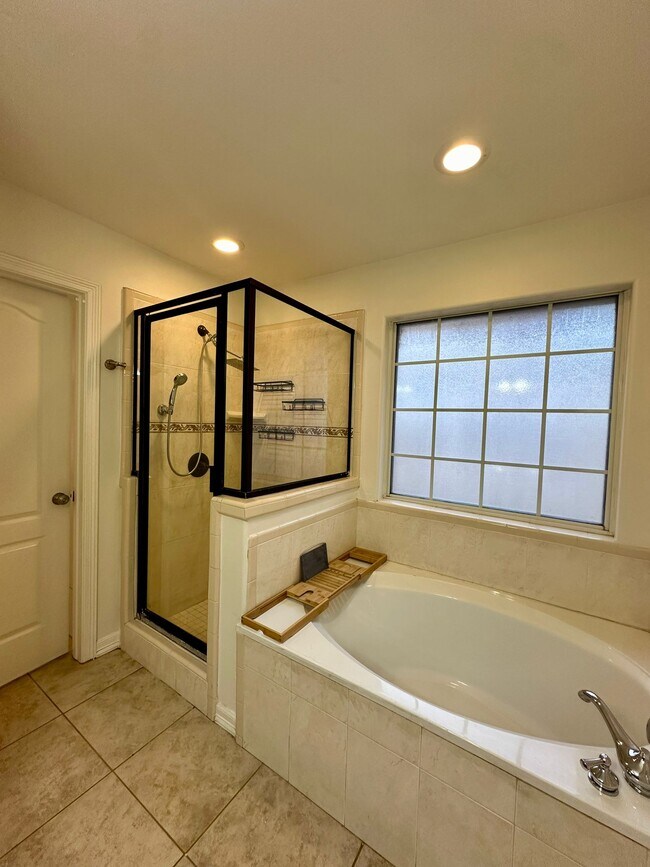 Building Photo - 1909 Ezekiel St