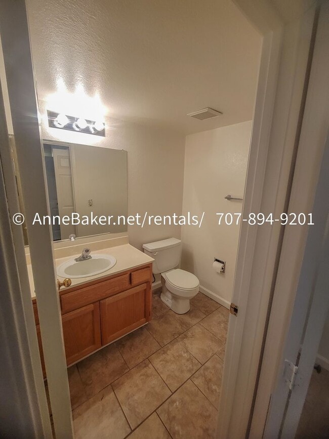 Building Photo - Cloverdale Meadow Condo Available Now