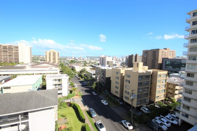 Building Photo - AVAILABLE NOW! 2 BED 1 BATH 1 COVERED PARK...
