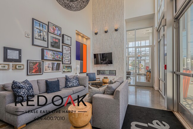 Building Photo - Stunning One Bedroom with Central Heat and...