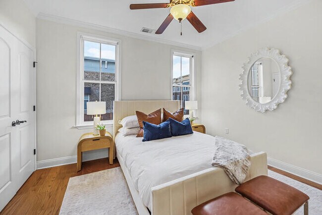 Building Photo - 2 Bed/4 Bath Condo with Detached Garage / Pet-Friendly / Available Now!