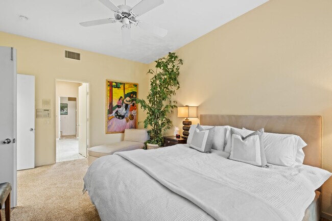 Building Photo - 461 Desert Holly Dr