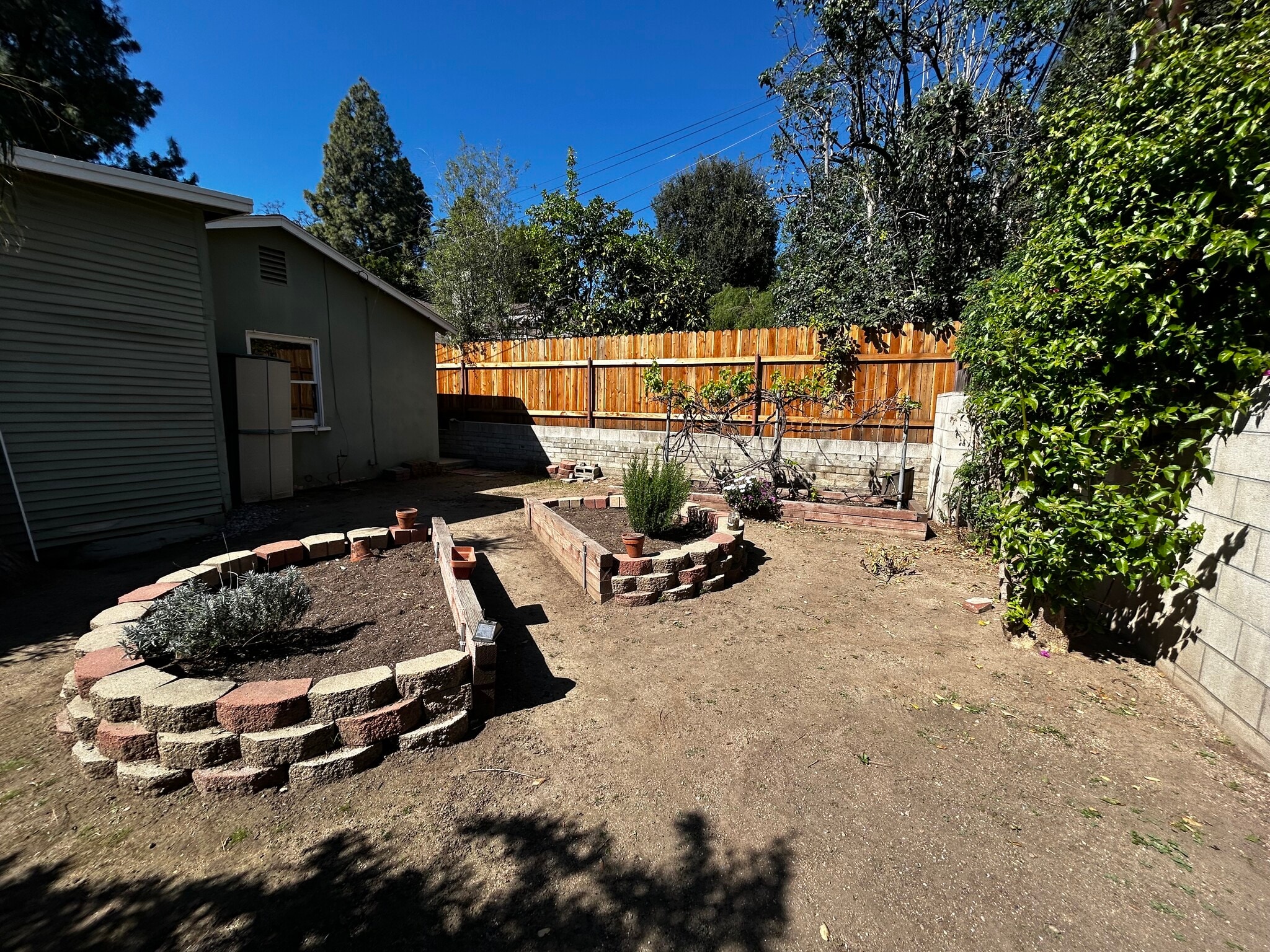 Building Photo - 254 N Canyon Blvd