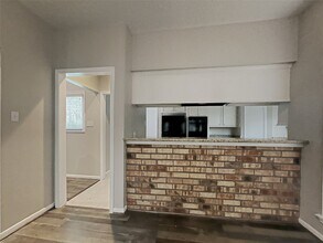 Building Photo - 124 April Wind Dr E