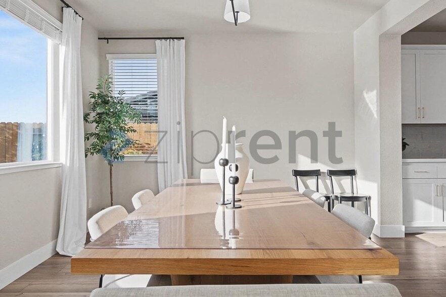 Building Photo - 1579 Seneca Cir