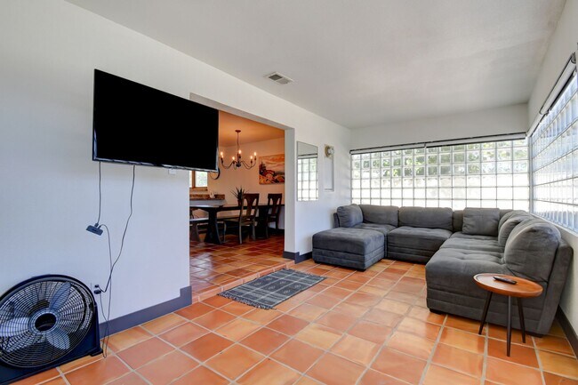 Building Photo - Paradise Palms – No neighbors behind you –...