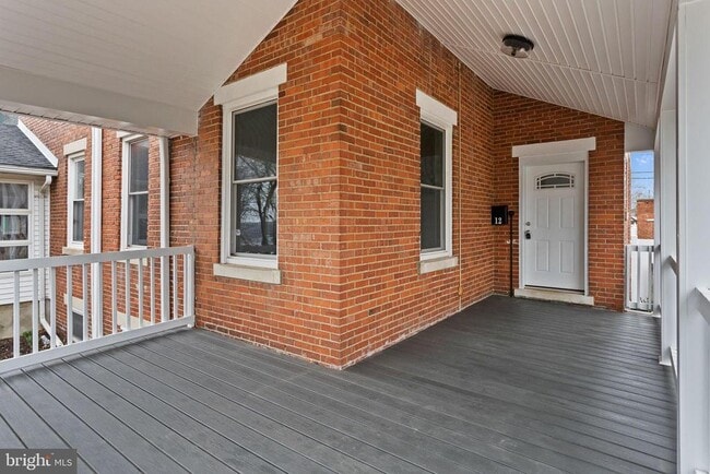 Building Photo - 12 6th Ave