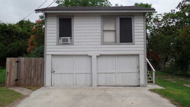Building Photo - 704 E Guadalupe St