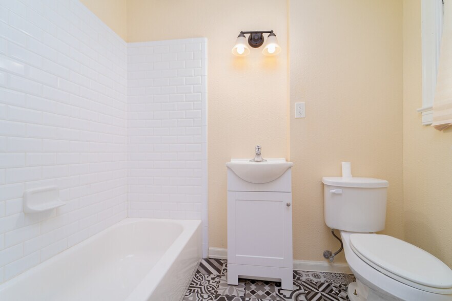 Building Photo - 120 S Smith St