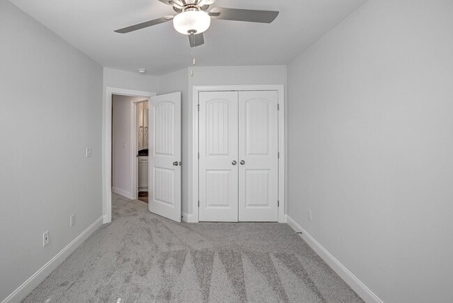 Building Photo - 3/2.5 Townhome Close to Southpoint w/ Garage!