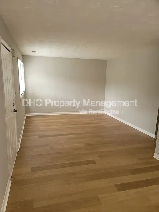 Building Photo - 2637 Santa Monica Dr NW