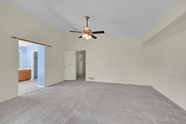 Building Photo - $2,795.00, 3-bed, 3.5-bath with bonus room...