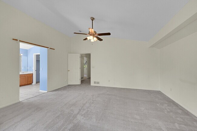 Building Photo - $3,095.00, 3-bed, 3.5-bath with bonus room...