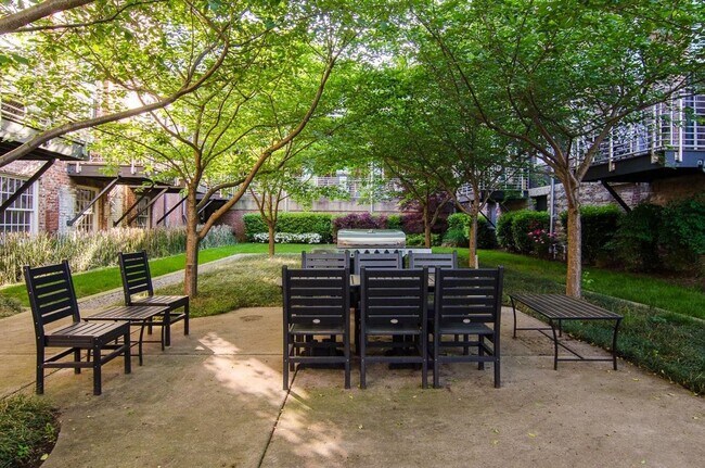 Building Photo - Expansive Historic Loft in the Heart of Germantown