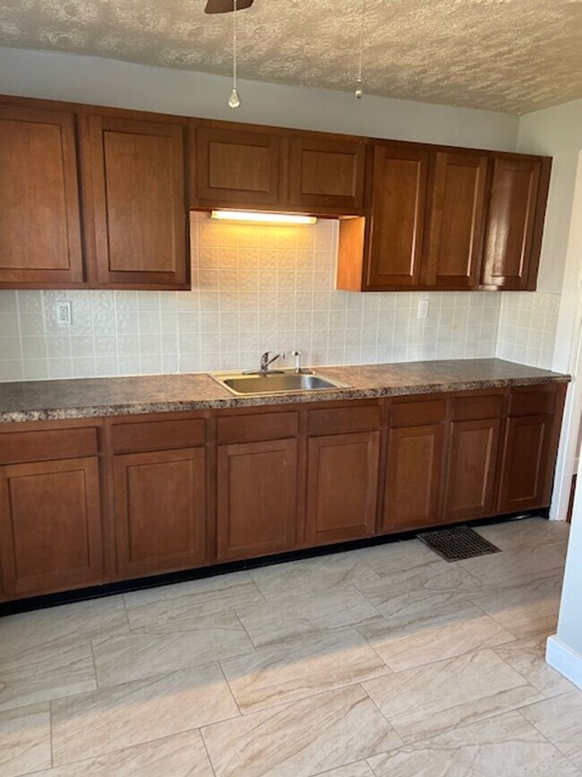Building Photo - 1682-1684 Hearthstone Dr.