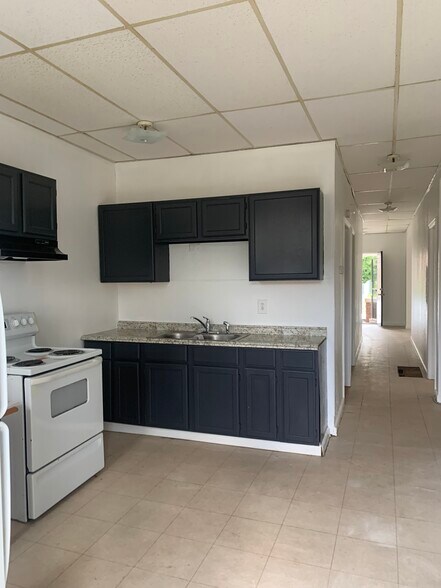 Kitchen - 1389 Shawmut Pl