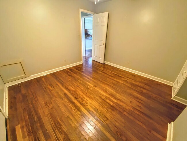 Building Photo - 2BR/1BA Duplex Near McNeese State University