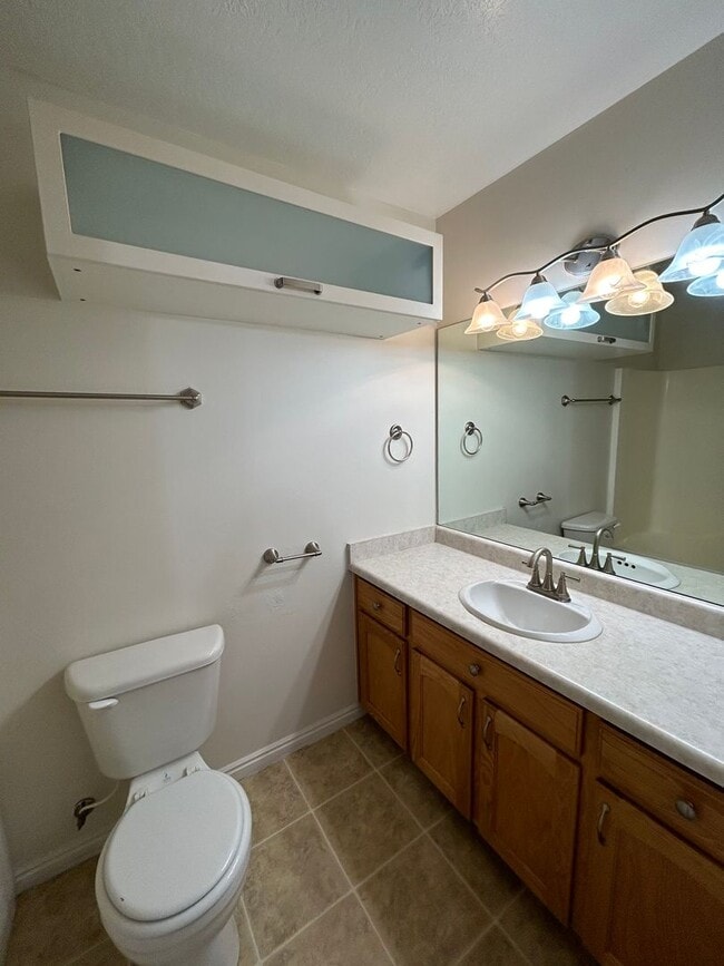 Building Photo - 5 Bedroom 3 Bathroom House in Spanish Fork!
