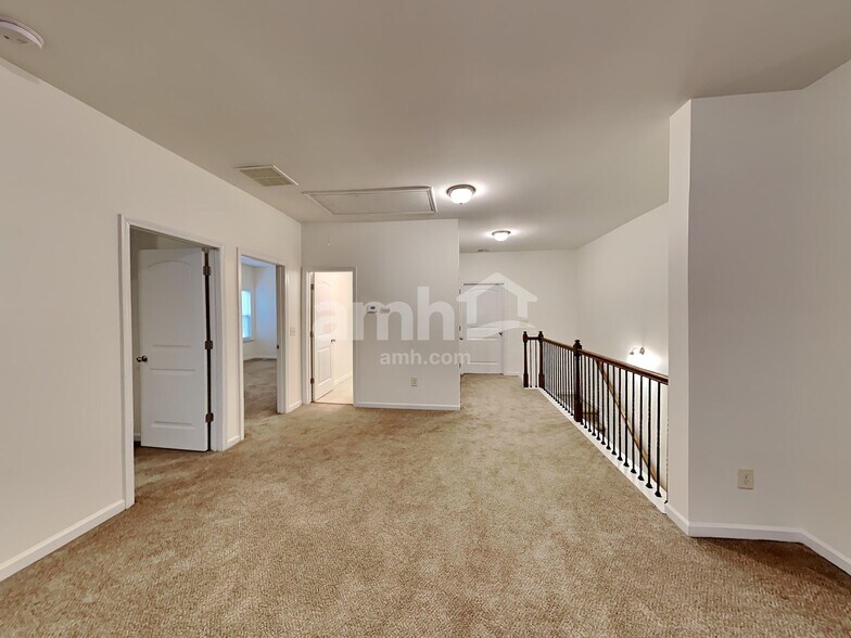 Building Photo - 105 Hickory Village Cir