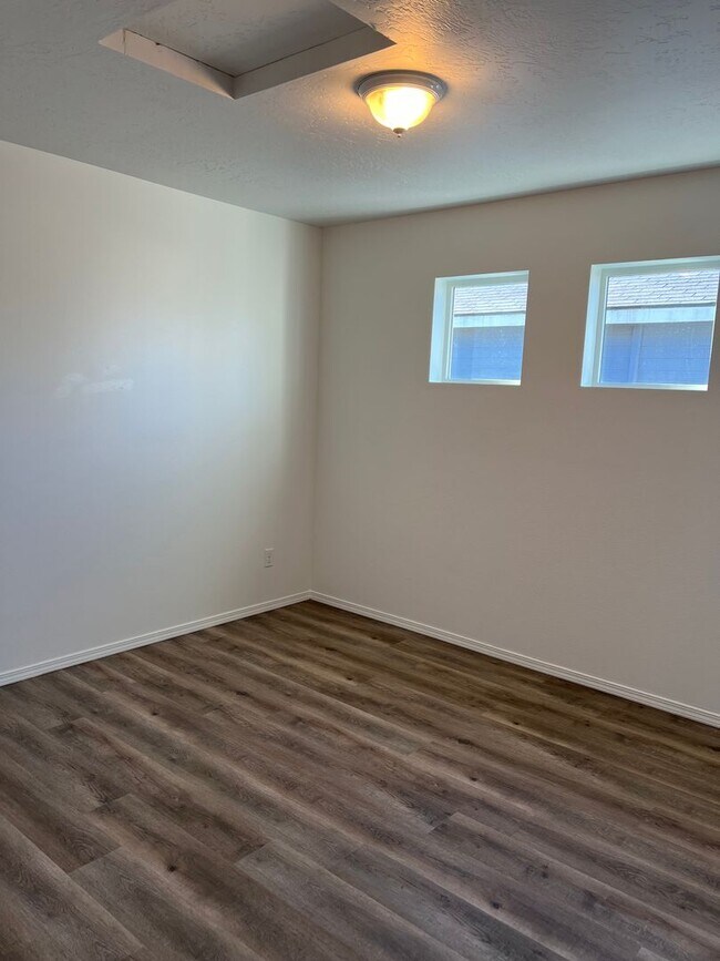 Building Photo - Coming soon! 4 bed 2.5 bath home in Meridian