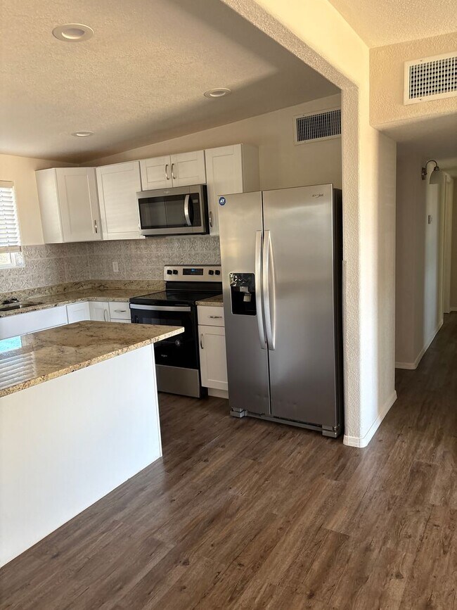 Building Photo - Great home in with great mountain views.