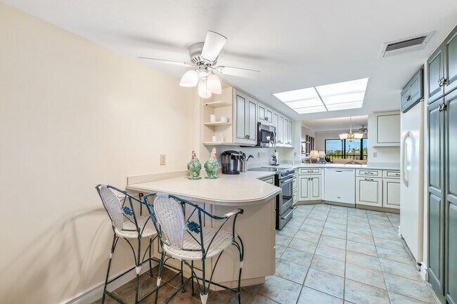 Building Photo - 970 Palm Ave