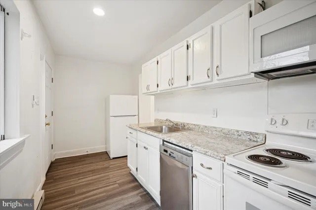 Building Photo - 4645 Umbria St