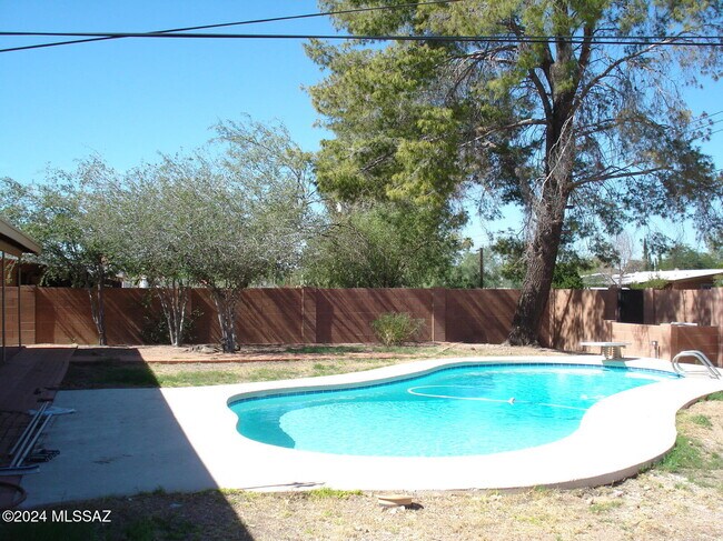 Building Photo - 3565 E Calle del Prado