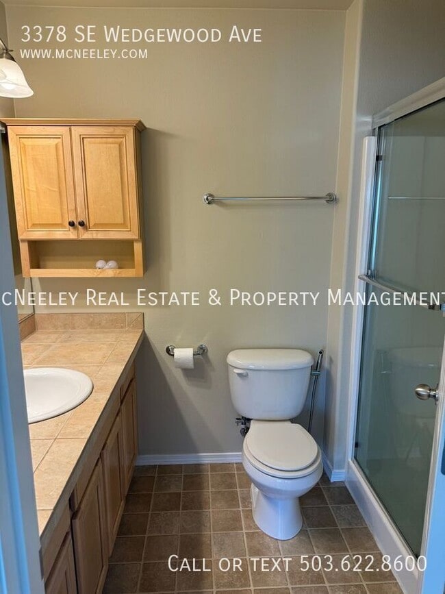 Building Photo - 3378 SE Wedgewood Ave