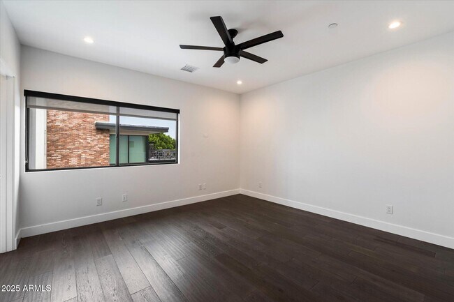 Building Photo - 4525 N 36th Way