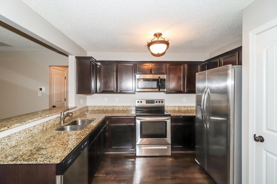 Building Photo - 9464 Cayuga Lp