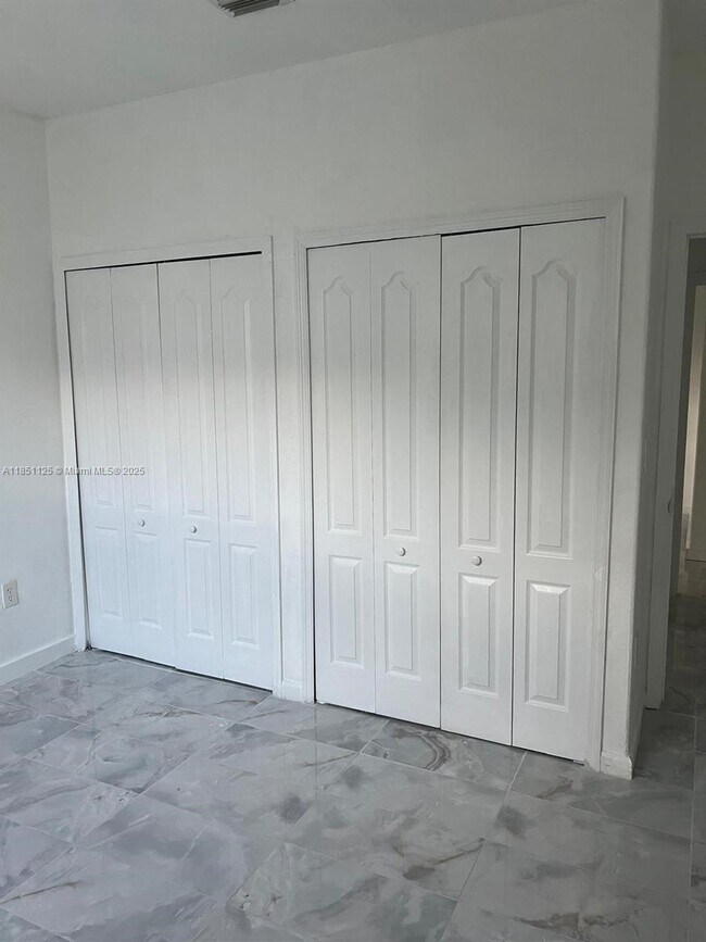 Building Photo - 1663 SE 27th Dr