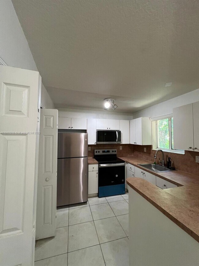Building Photo - 1260 SE 31st Ct
