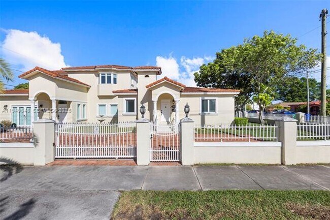 Building Photo - 3411 SW 27th St