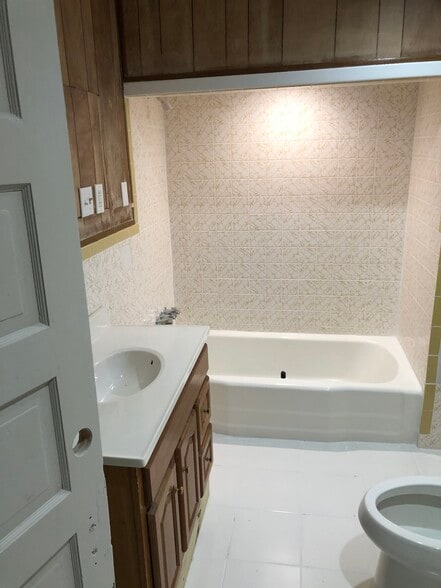 Building Photo - 818 Loyal Way