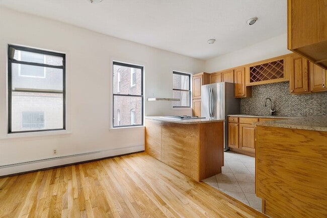 Building Photo - 195 Endicott St