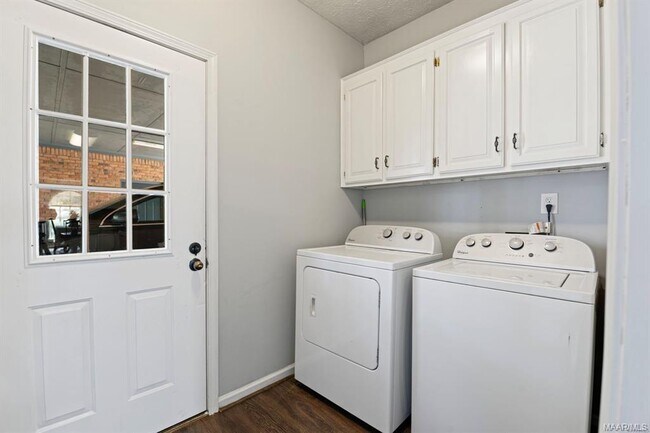 Building Photo - 566 New Bingham Dr