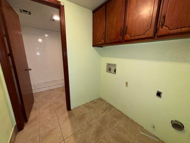 Building Photo - 1417 Matthew Dr