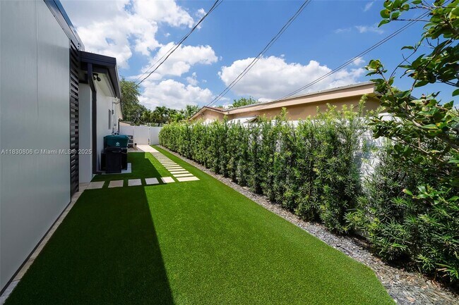 Building Photo - 9241 SW 55th St