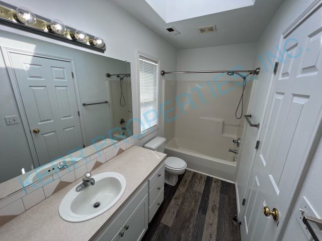 Building Photo - Charming 3 Bed/2.5 Bath Clackamas Home with 1846 sq ft - A Must-See Rental Property!