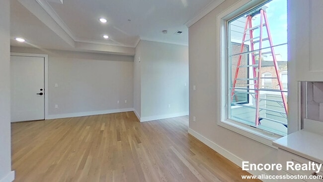 Building Photo - 104-106 Warren St. Unit 13