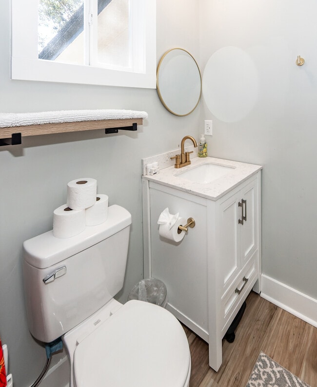 Building Photo - 1511 Larry St