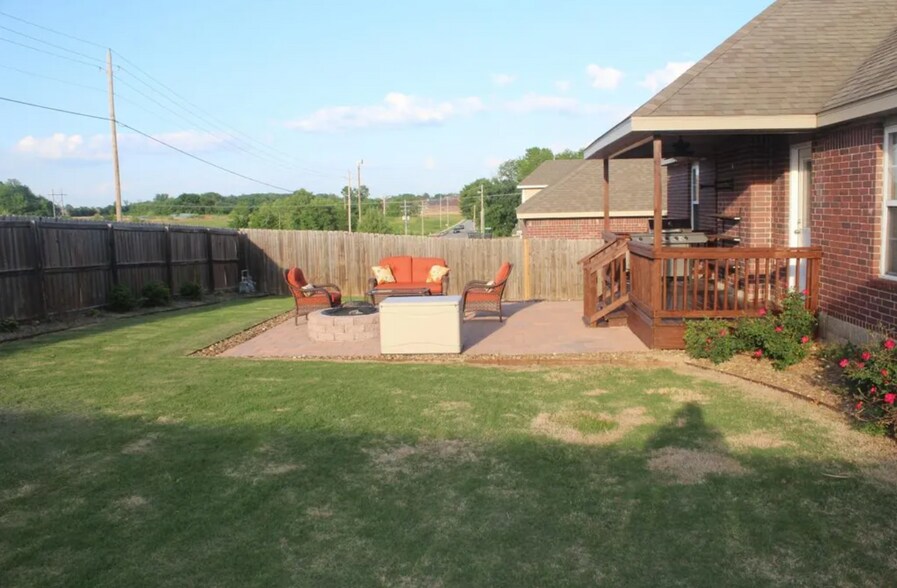 Building Photo - 4702 Southwest Golden Eagle Avenue