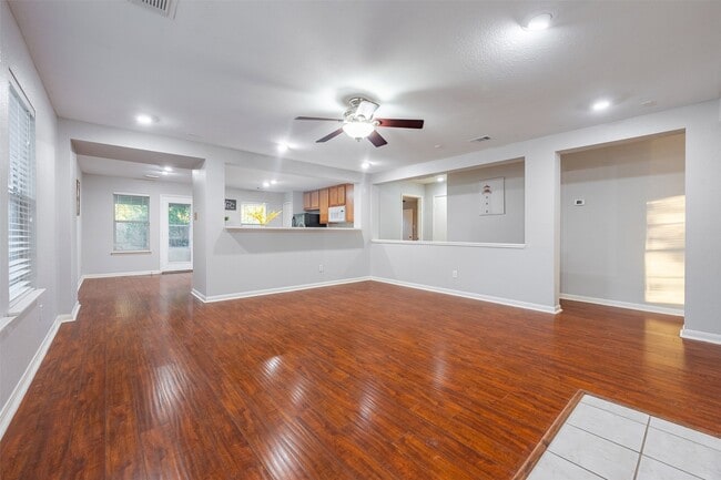 Building Photo - 15823 Kings Cypress Ln