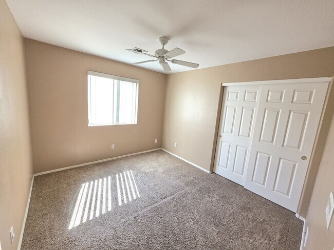 Building Photo - San Tan Heights