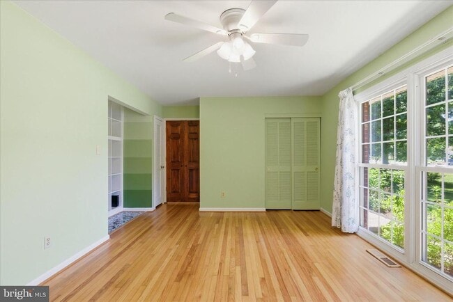 Building Photo - 45320 Barefoot Dr