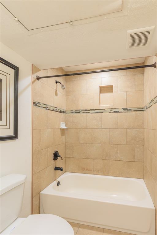 Building Photo - 2818 S Bartell Dr